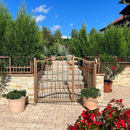 Becehegyi Vendeghaz בית נופש